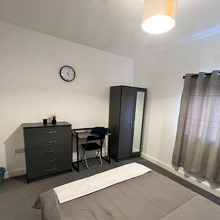 4 Bedroom Terrace House เวลลิงเบรอ ภายนอก รูปภาพ