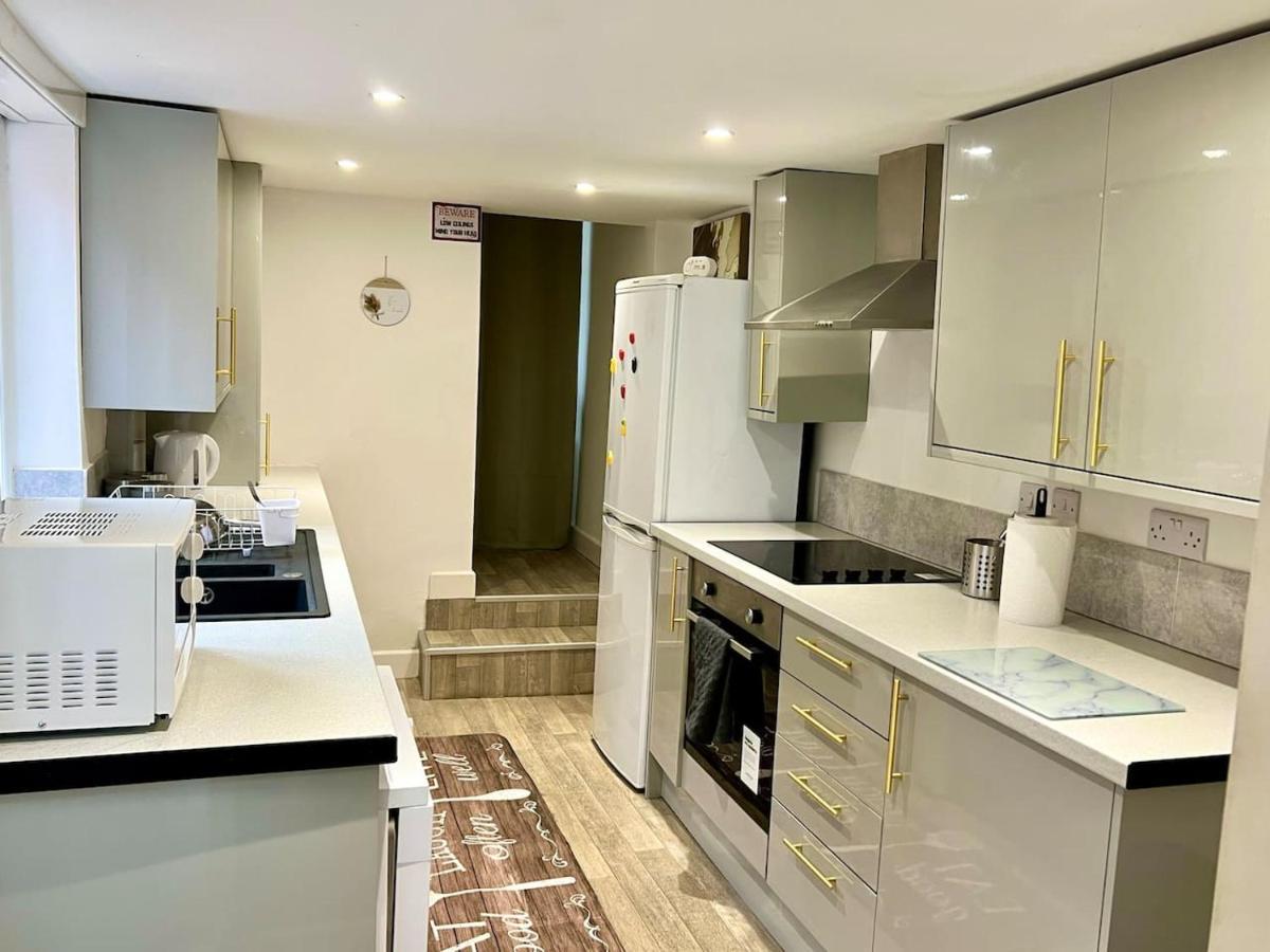 4 Bedroom Terrace House เวลลิงเบรอ ภายนอก รูปภาพ