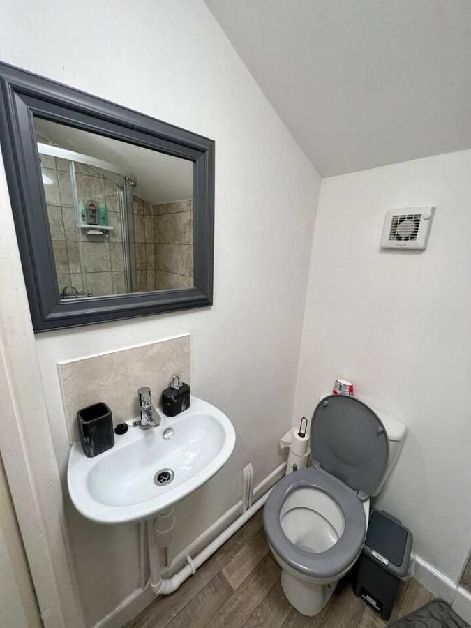 4 Bedroom Terrace House เวลลิงเบรอ ภายนอก รูปภาพ