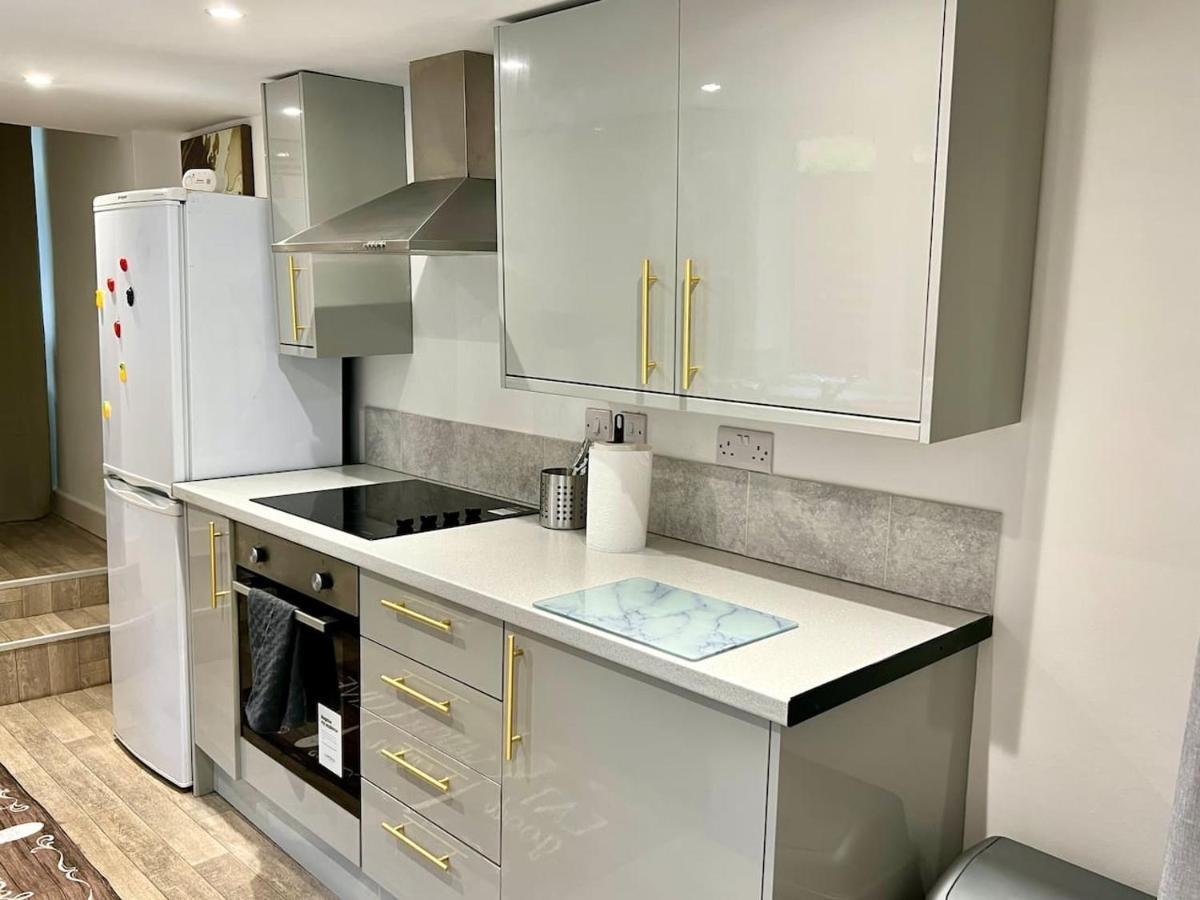 4 Bedroom Terrace House เวลลิงเบรอ ภายนอก รูปภาพ